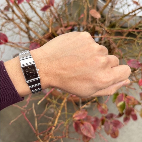 Vintage Yves Saint Laurent (YSL) Quartz Watch
Reference Number: 2200-221362 - Picture 13 of 13